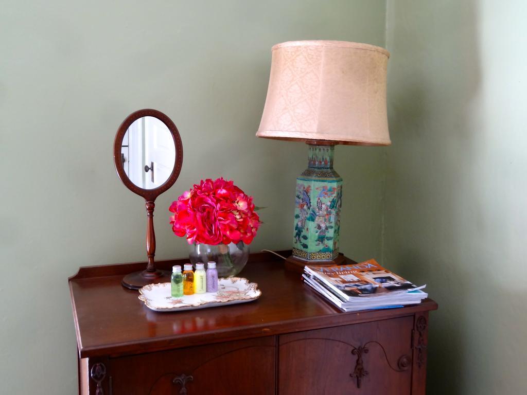The Captain'S House Heritage Bed & Breakfast Midland Room photo