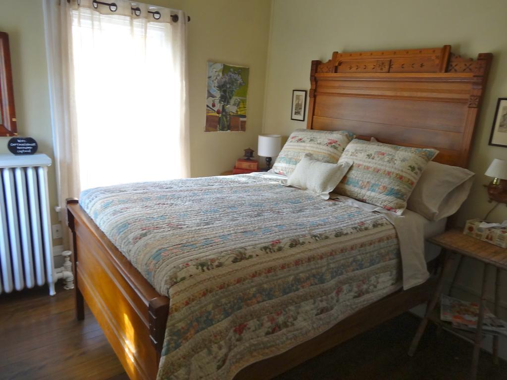The Captain'S House Heritage Bed & Breakfast Midland Room photo